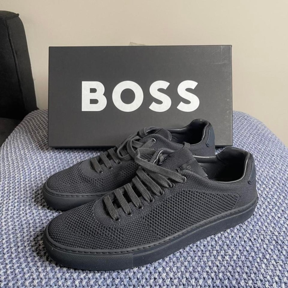 Hugo Boss lace up sneakers. Size 10